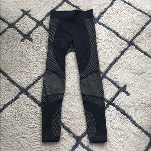 Never worn lululemon leggings size 6.